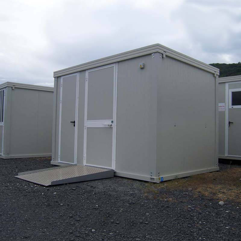 BLOC SANITAIRE PMR NEUF AVEC WC PMR, LAVABO PMR, WC STANDARD ET LAVE-MAINS – Image 4